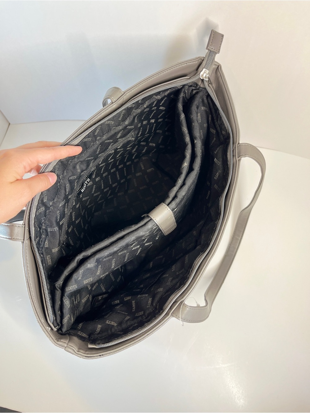 Roots Canada Large Tote Bag Pebble Texture Grey Handbag Purse 15.5" x 11.5" - Picture 11 of 16